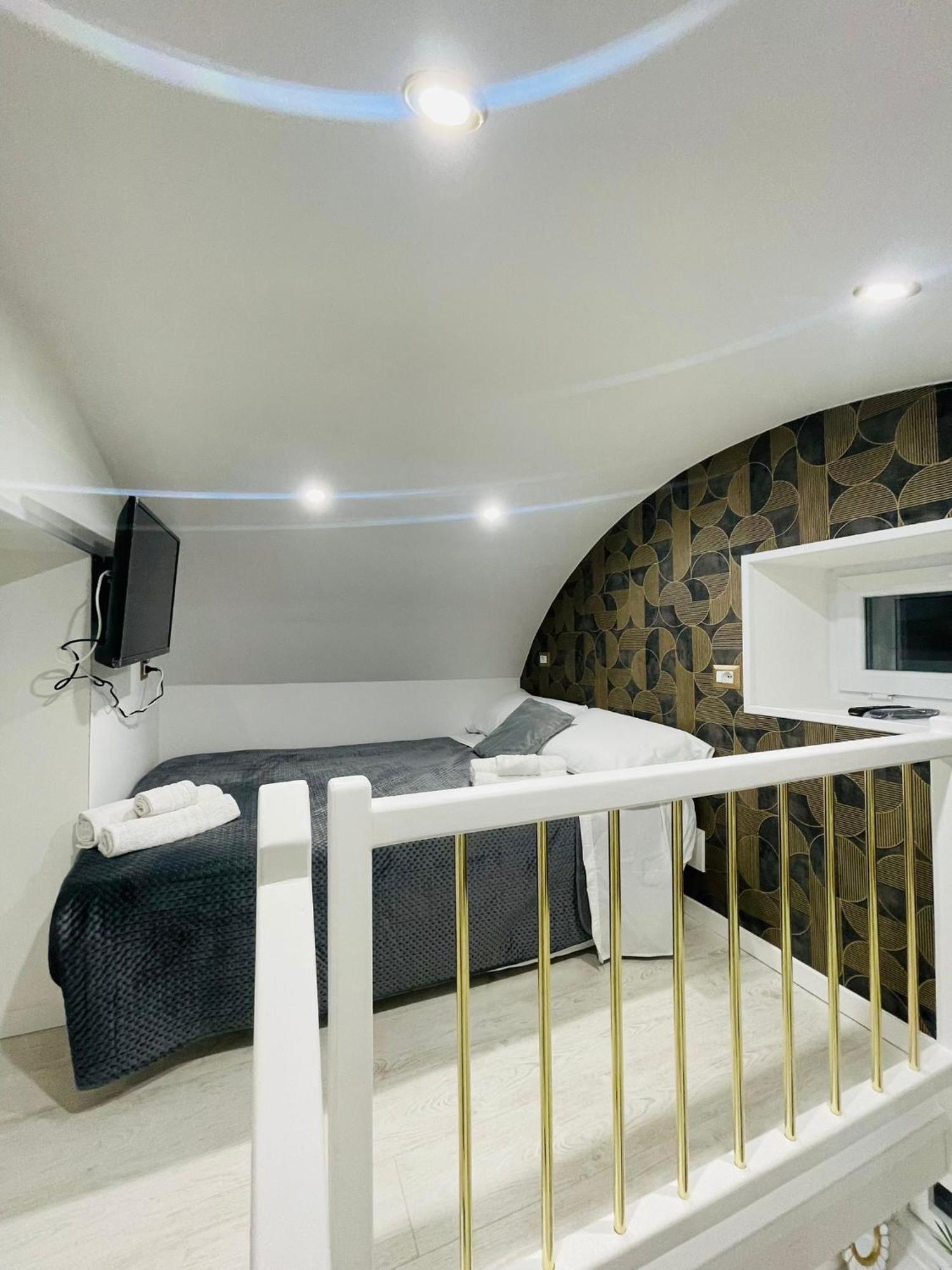 Frank Anthony Home Napoli Bagian luar foto
