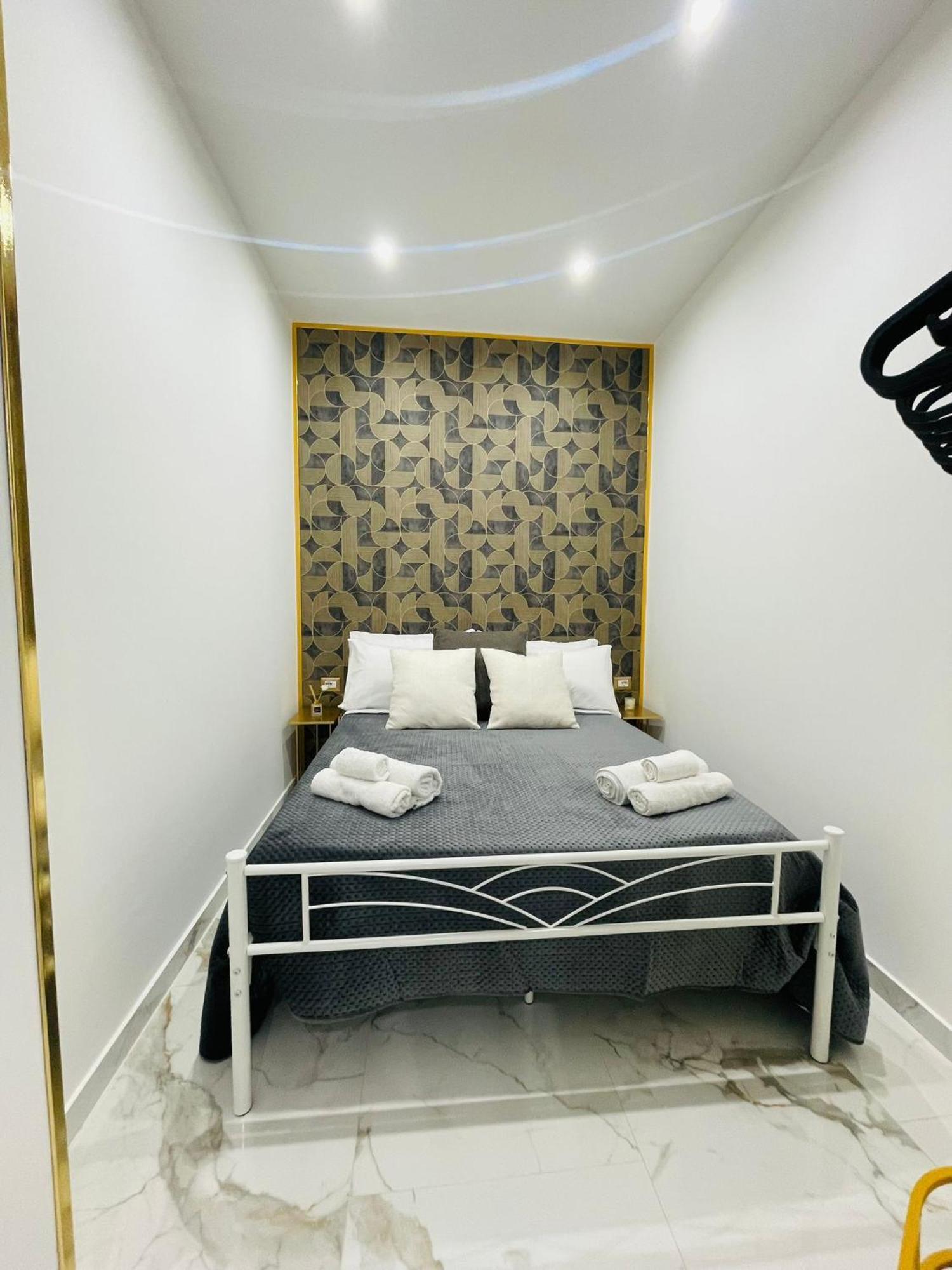 Frank Anthony Home Napoli Bagian luar foto